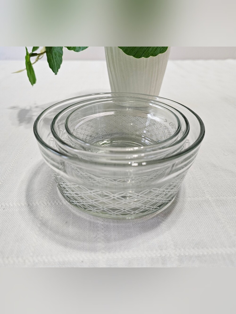 Vintage 3-Piece Clear Glass Nesting Bowls – White Lattice Pattern